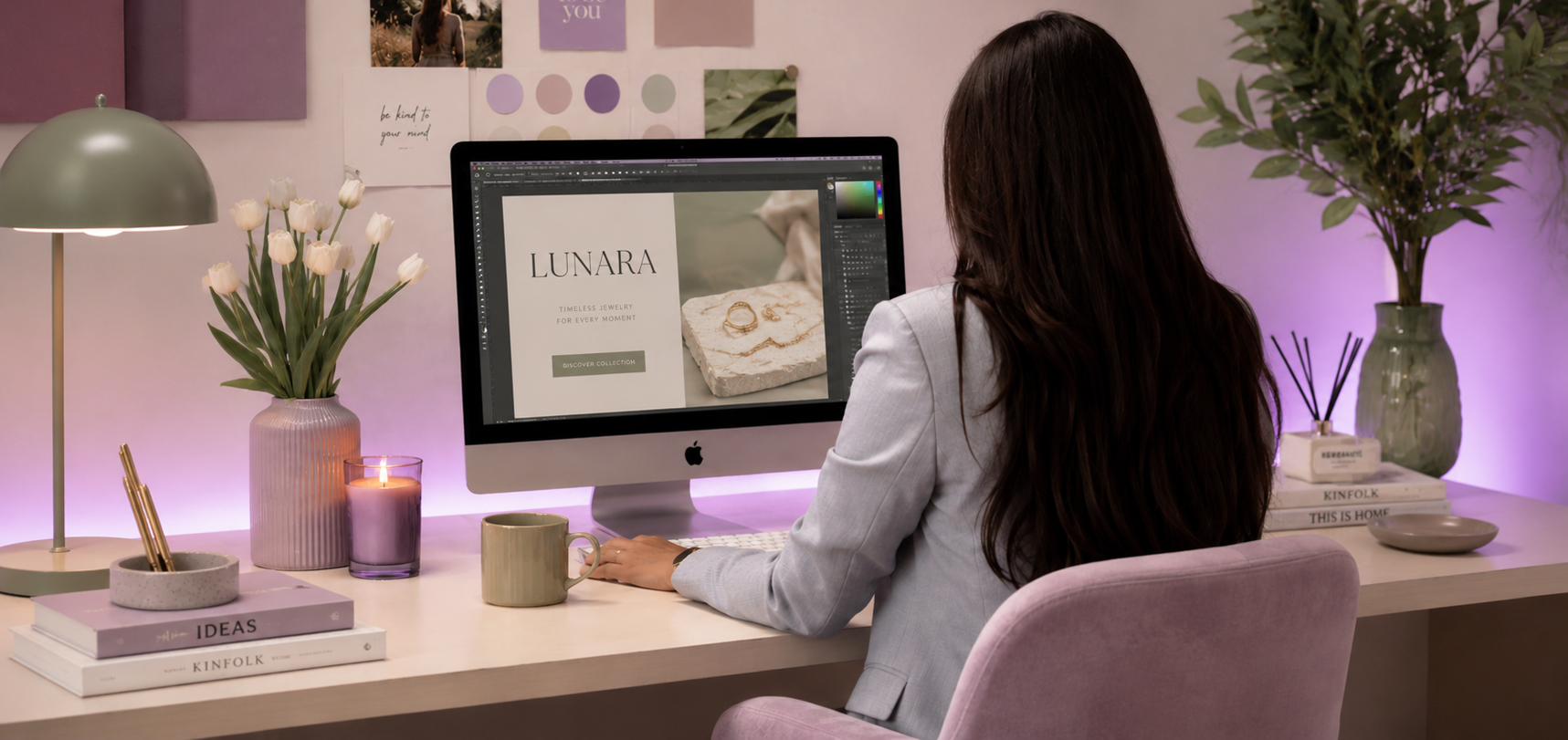 Mirishna, senior designer aan het werk in de Mí Media studio